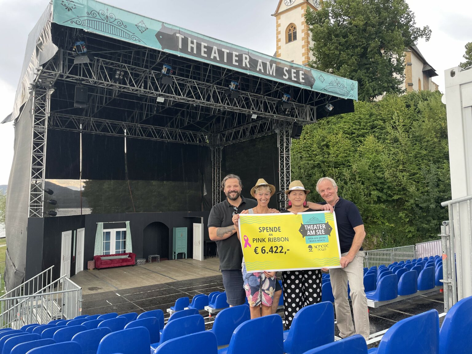 Spendenübergabe Pink Ribbon Theater am See 2022