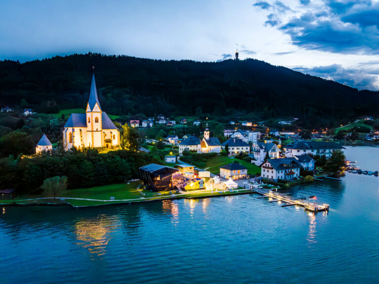 Blick auf die Theater am See Arena aus der Luft,